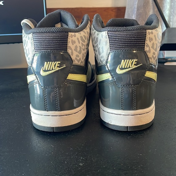 Rare Leopard 2012 Nike Prestige 3 Skinny High Prm Women's Gray/Volt - Picture 3 of 9